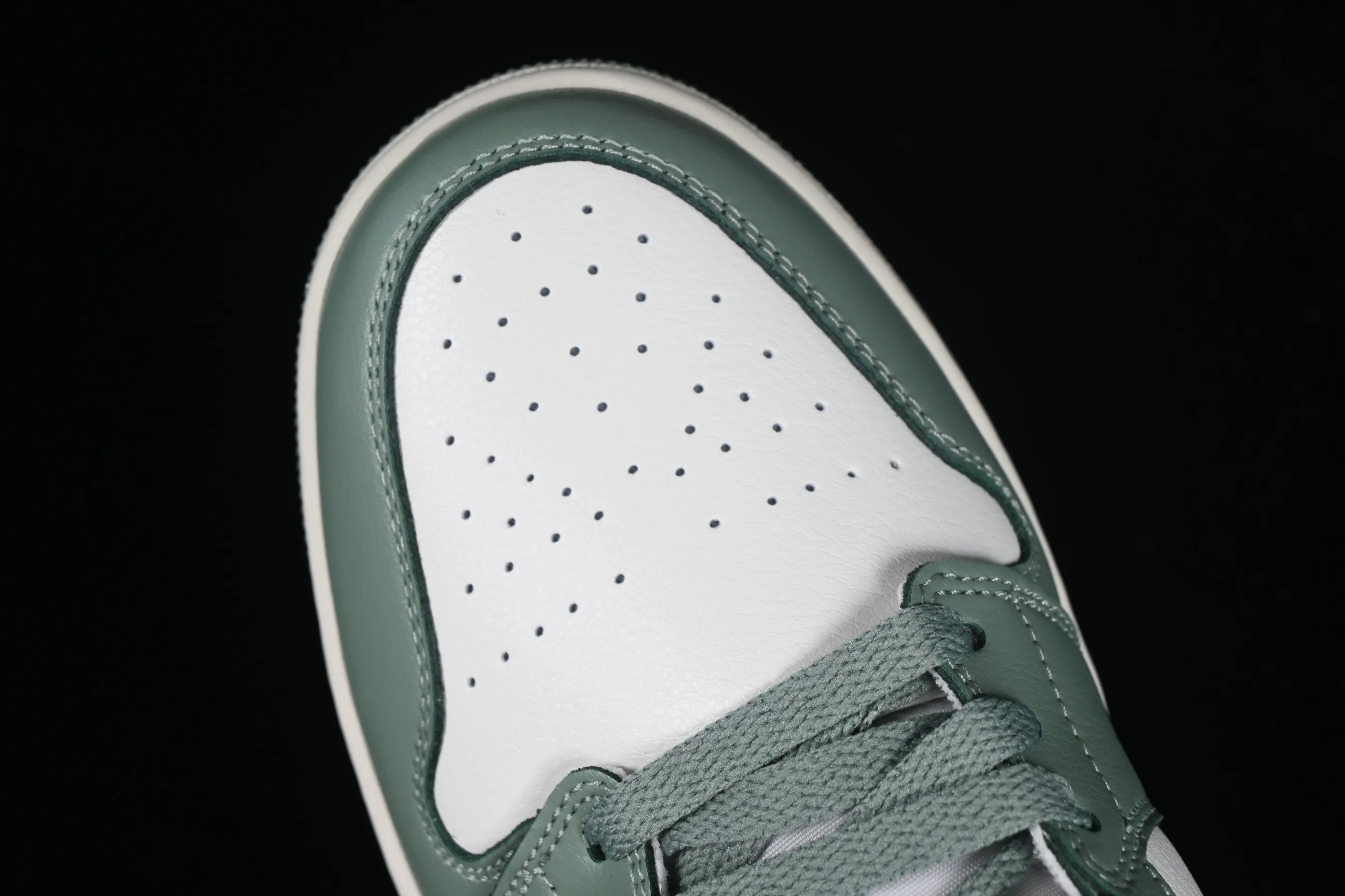 All categories Air Jordan Jordan series basketball shoes Air Jordan 1 Mid Air Jordan 1 Mid AJ1 Joe 1 fresh warm green Zhongbang basketball shoes BQ6472-130